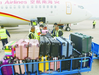 阜陽機(jī)場行李托運(yùn)忙