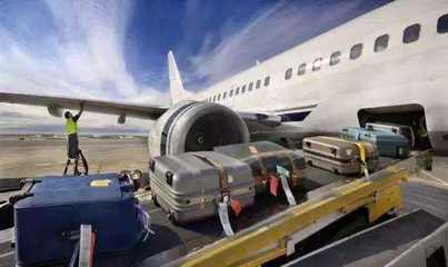 請(qǐng)問(wèn)坐飛機(jī),辦理托運(yùn)行李 是先過(guò)了安檢在托運(yùn),還是無(wú)需安檢直接托運(yùn)謝謝